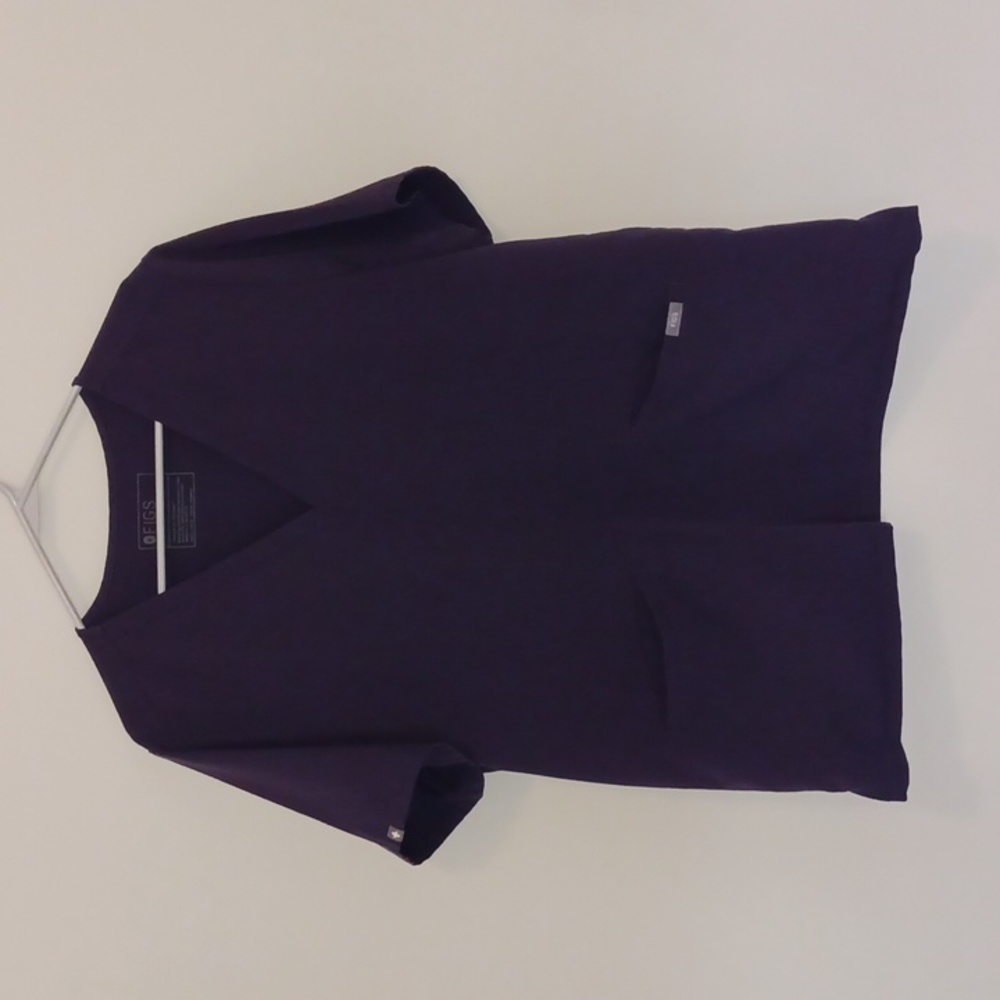 FIGS Technical Collection Casma Three-Pocket Scrub Top | Purple Shadow | XL